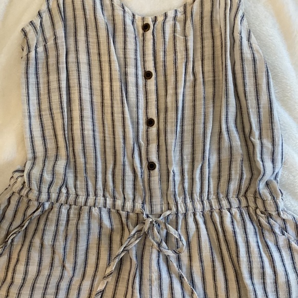 Striped romper with tie waist and adjustable straps. Pockets! - Picture 2 of 3